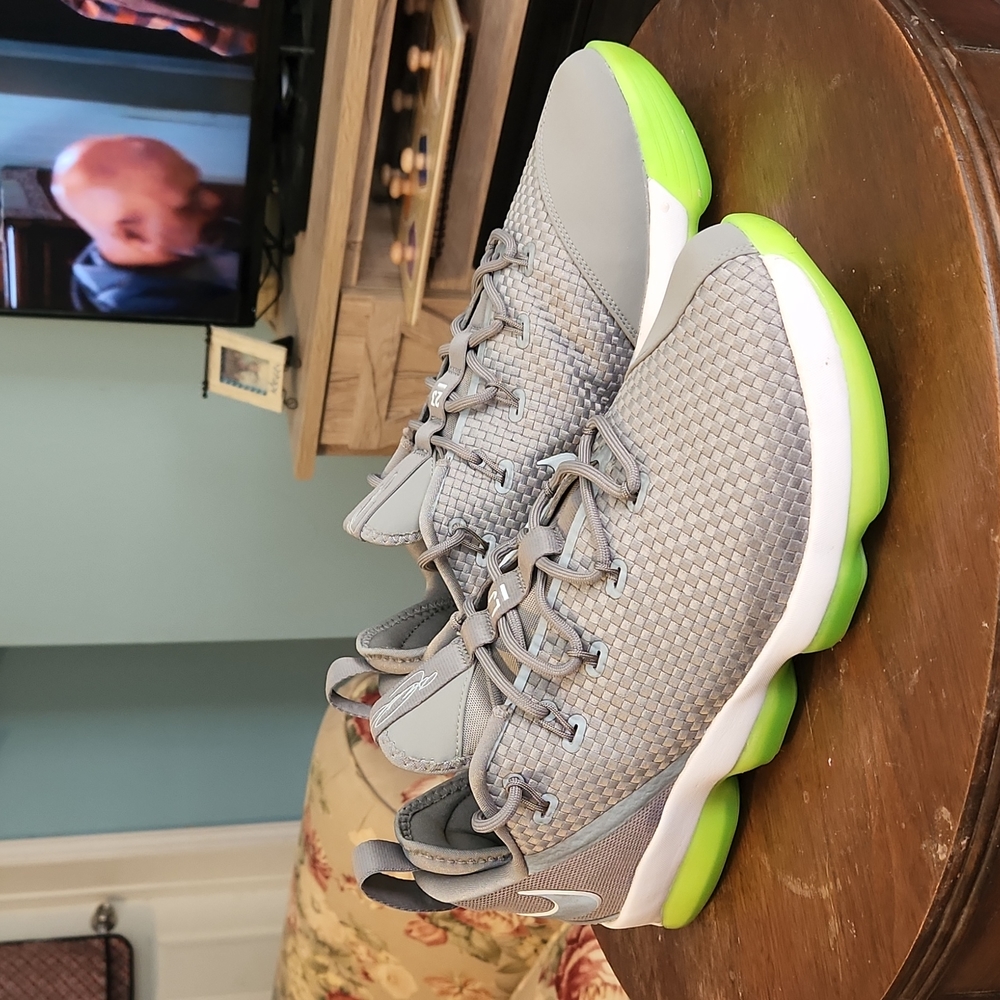 size 14 nike lebron shoes